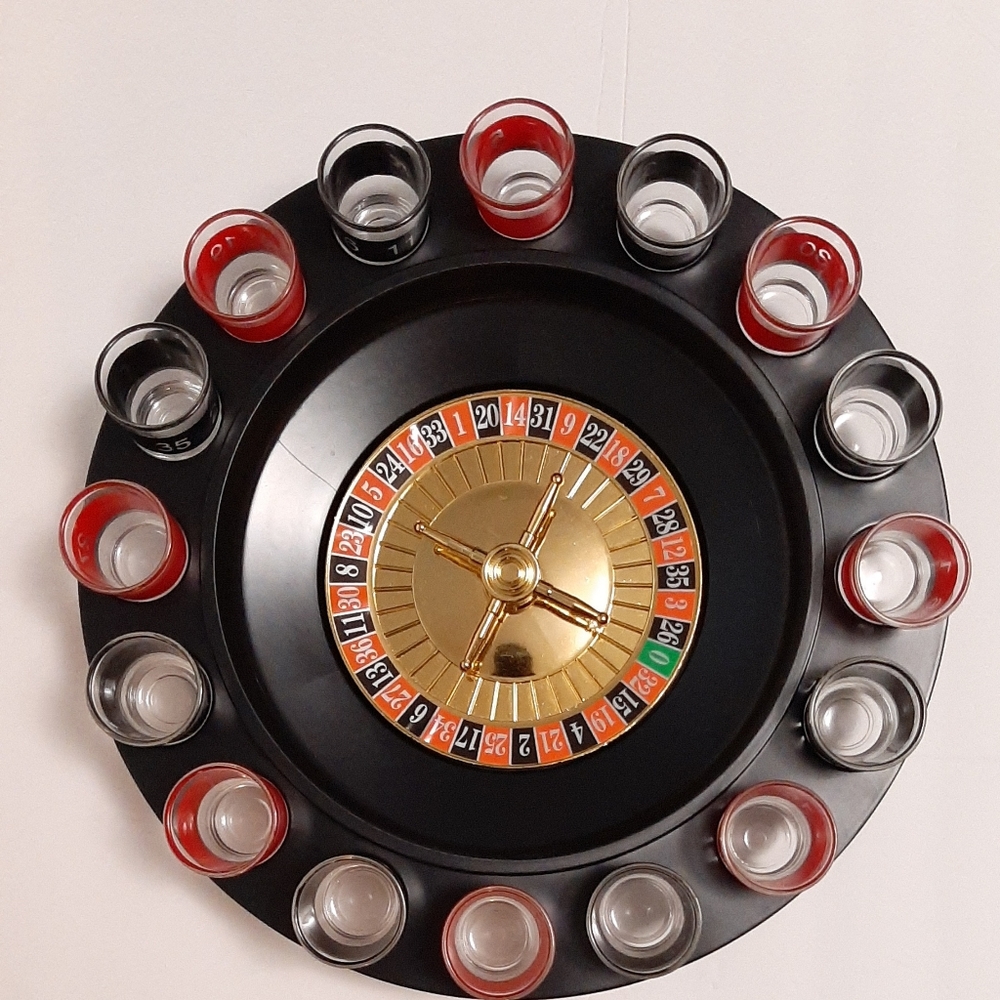 Roulette Casino Shot Glass Drinking Game Set (2 Balls and 16 glasses) Brand New - Picture 4 of 6